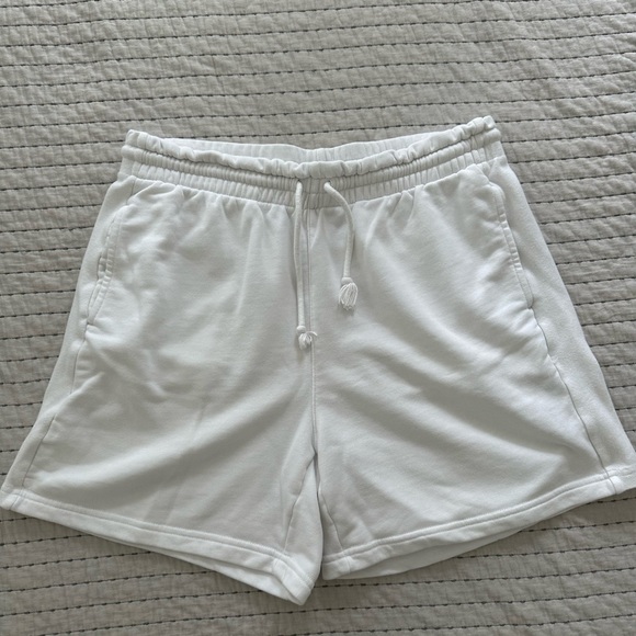 Aritzia - TNA Cozy Fleece Boyfriend 5" Sweatshort White Size L - Picture 9 of 13